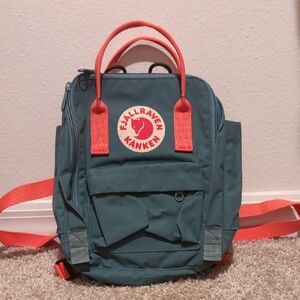 Kånken Mini Backpack - Green and Red